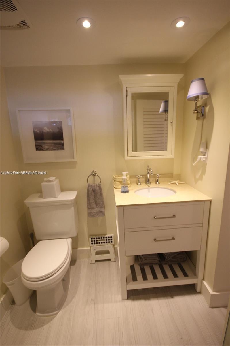 5161 Collins Avenue 315 Property Photo 17
