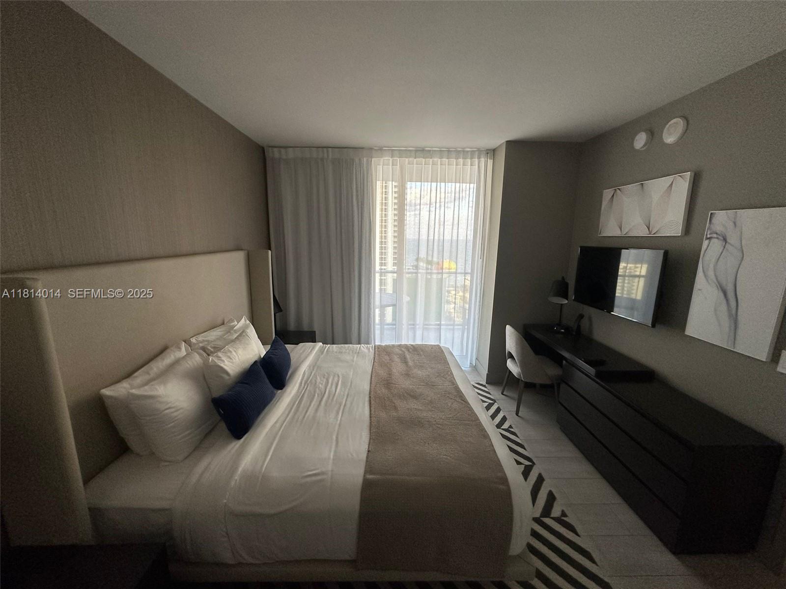 4010 S Ocean Drive R1707 Property Photo 7