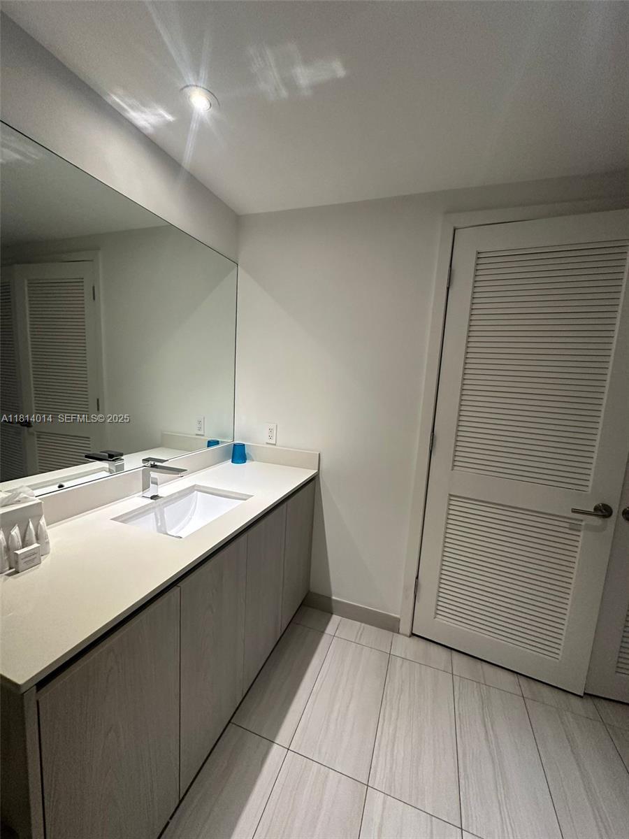4010 S Ocean Drive R1707 Property Photo 8