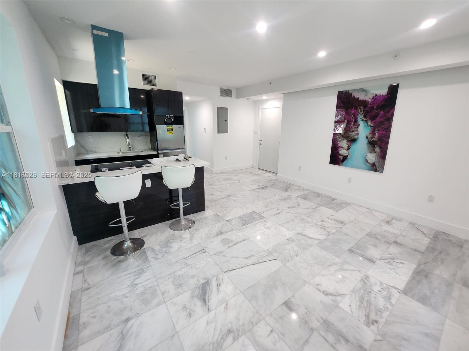 A11816528 Property Photo 3