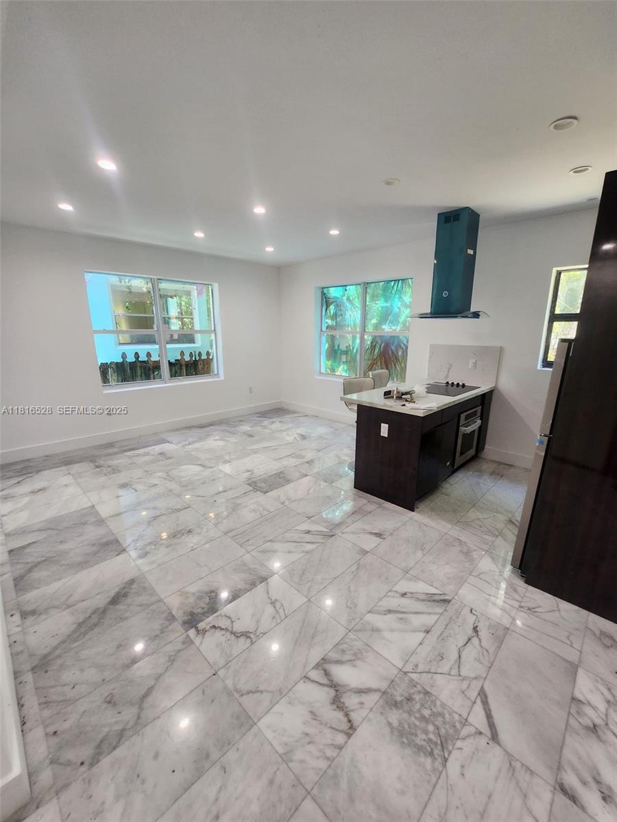 A11816528 Property Photo 4