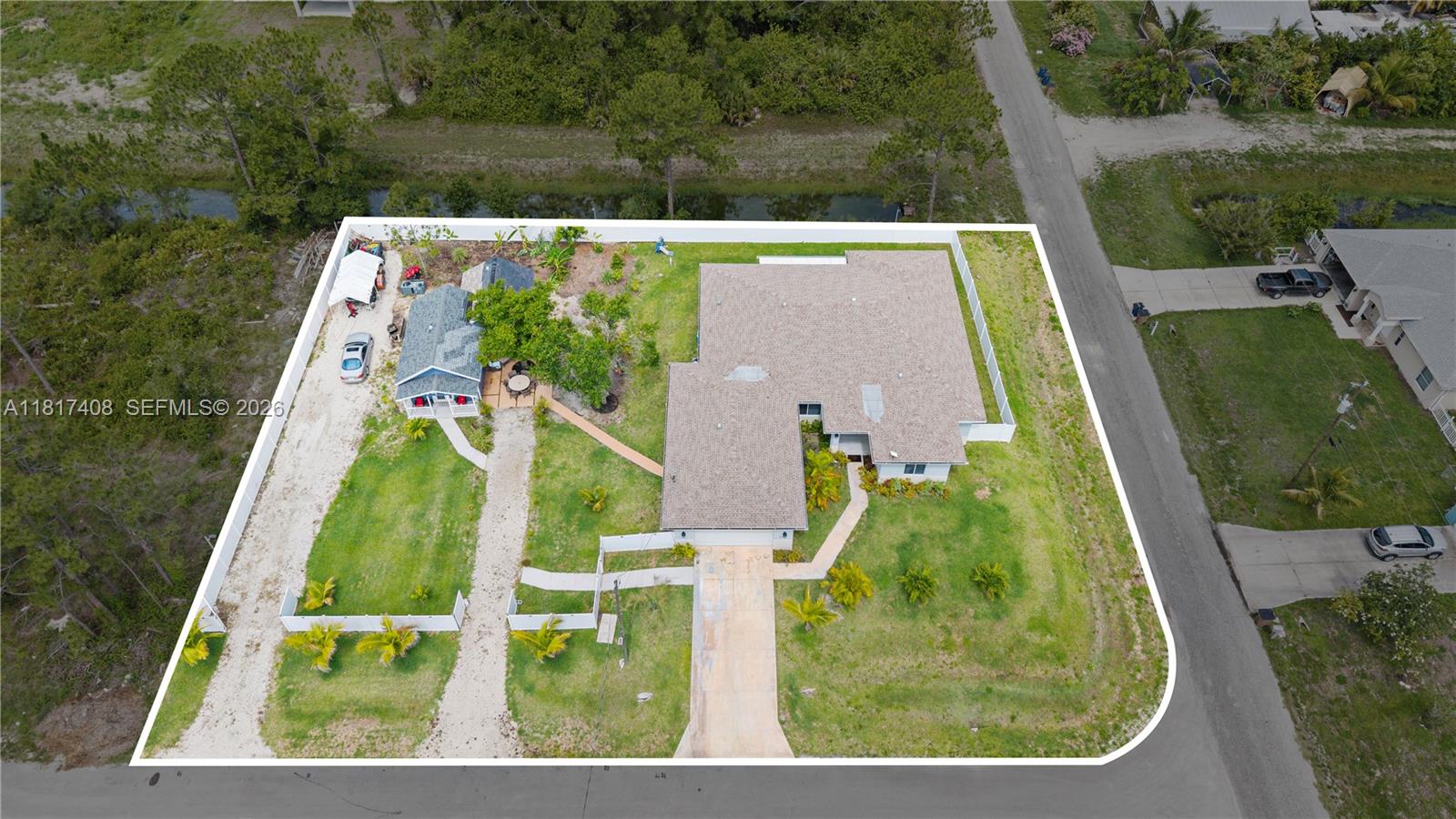 304 Bradley Property Photo 4