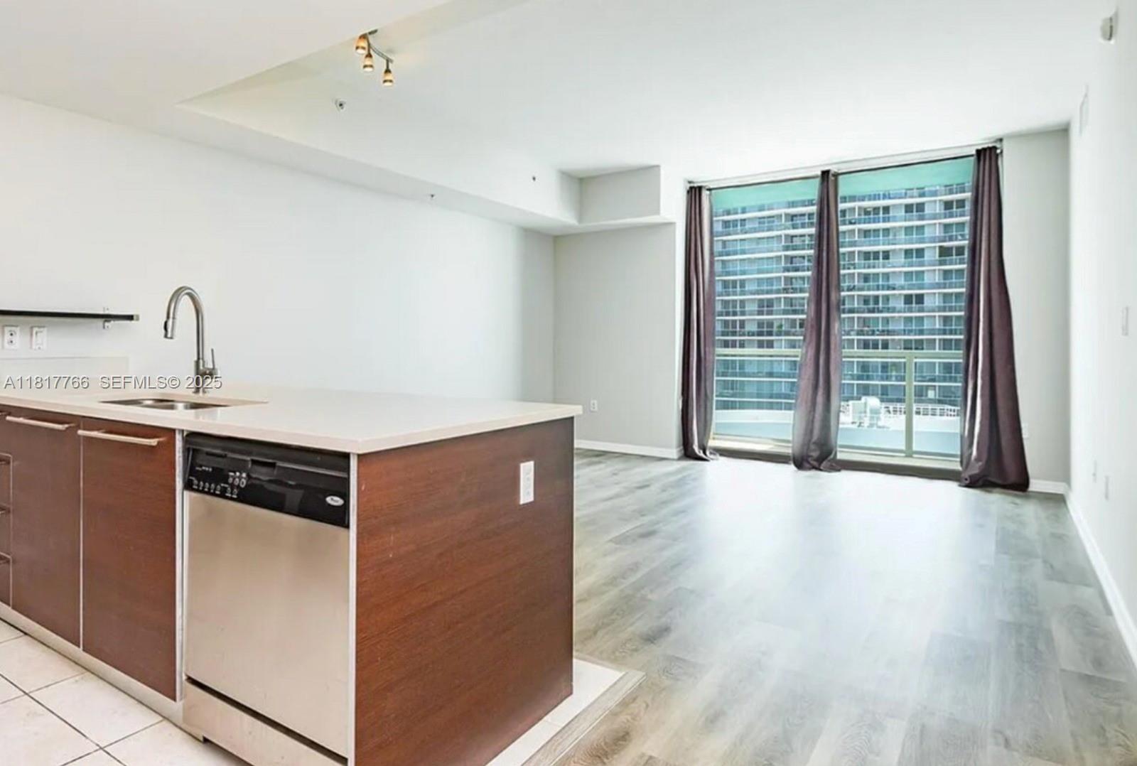 1900 N Bayshore Drive 3909 Property Photo 2