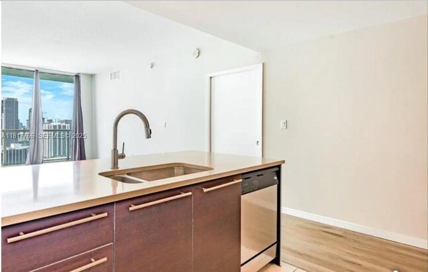 1900 N Bayshore Drive 3909 Property Photo 6