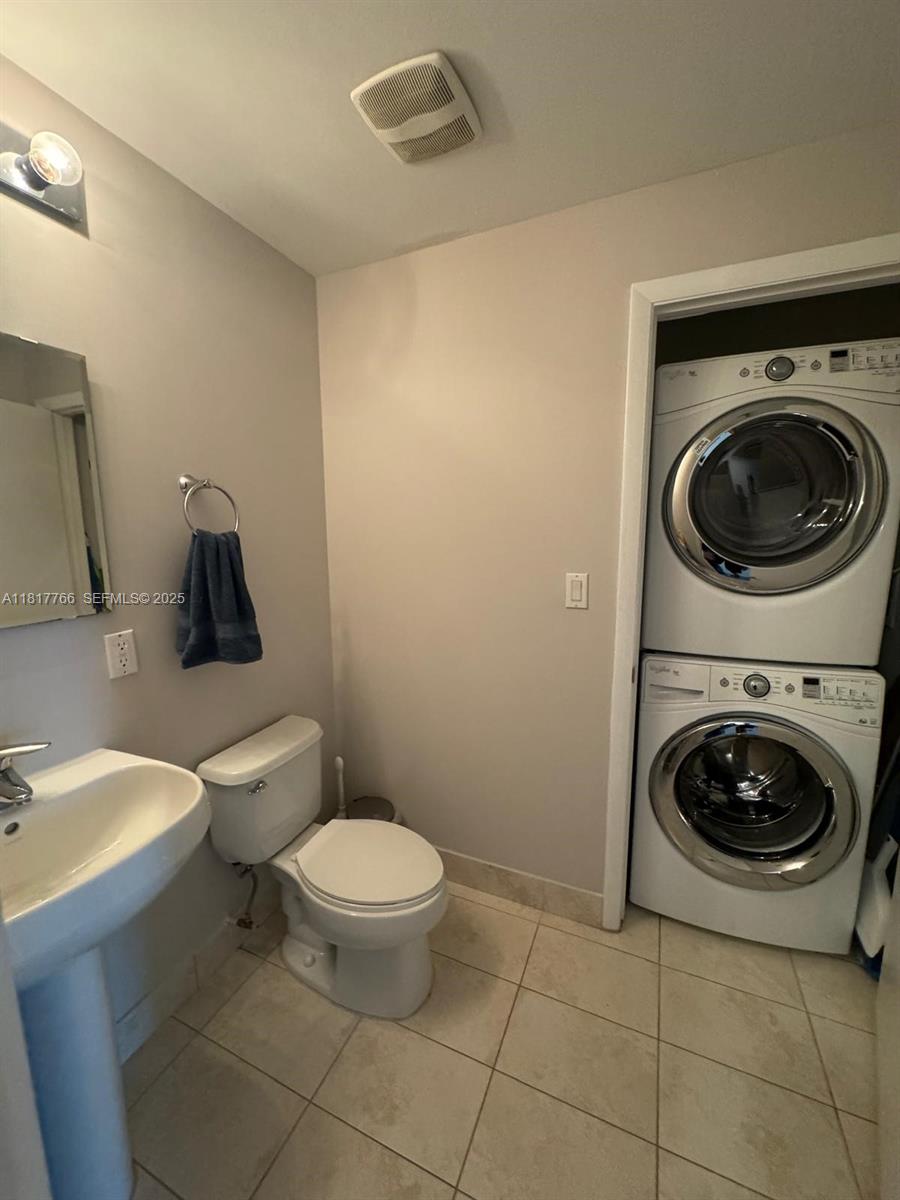 1900 N Bayshore Drive 3909 Property Photo 10
