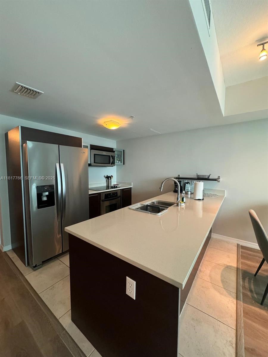 1900 N Bayshore Drive 3909 Property Photo 11