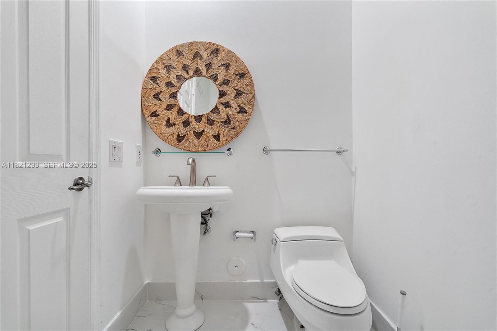 1382 Harbor View W Property Photo 17