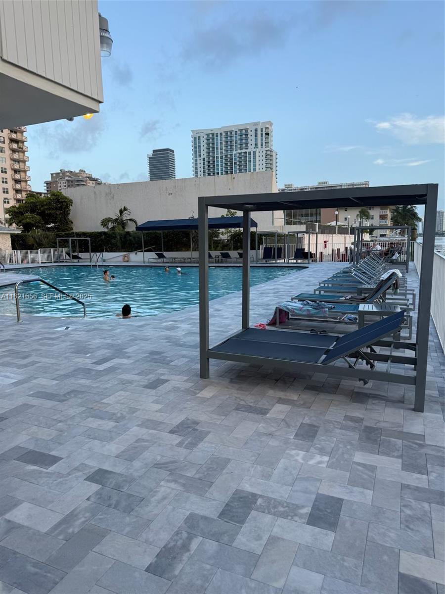 1833 S Ocean Drive 305