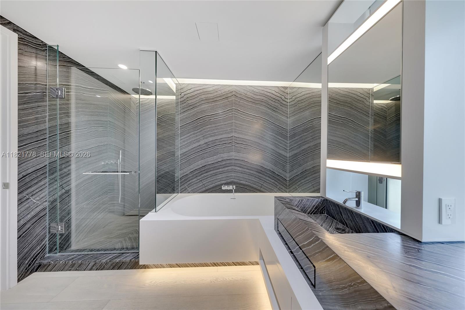 300 Collins Avenue 3d Property Photo 8