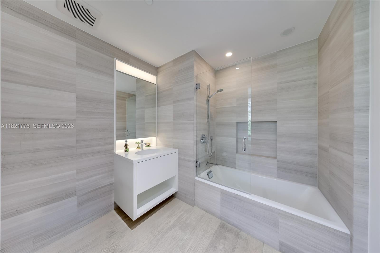 300 Collins Avenue 3d Property Photo 11