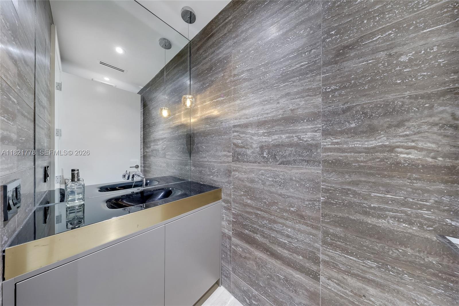 300 Collins Avenue 3d Property Photo 12