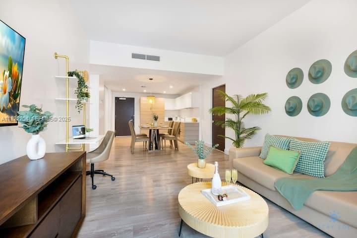 777 N Ocean Drive N521 Property Photo 1