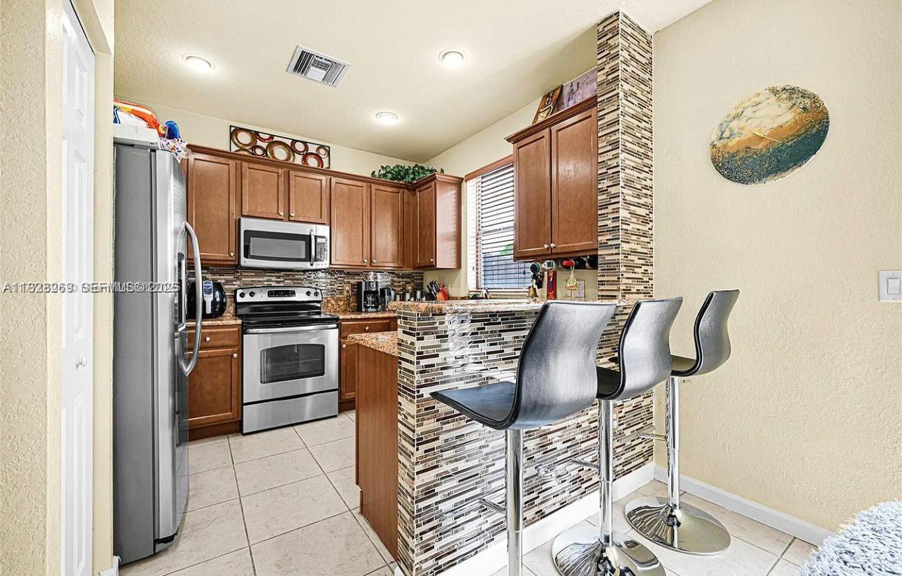 A11828269 Property Photo 3