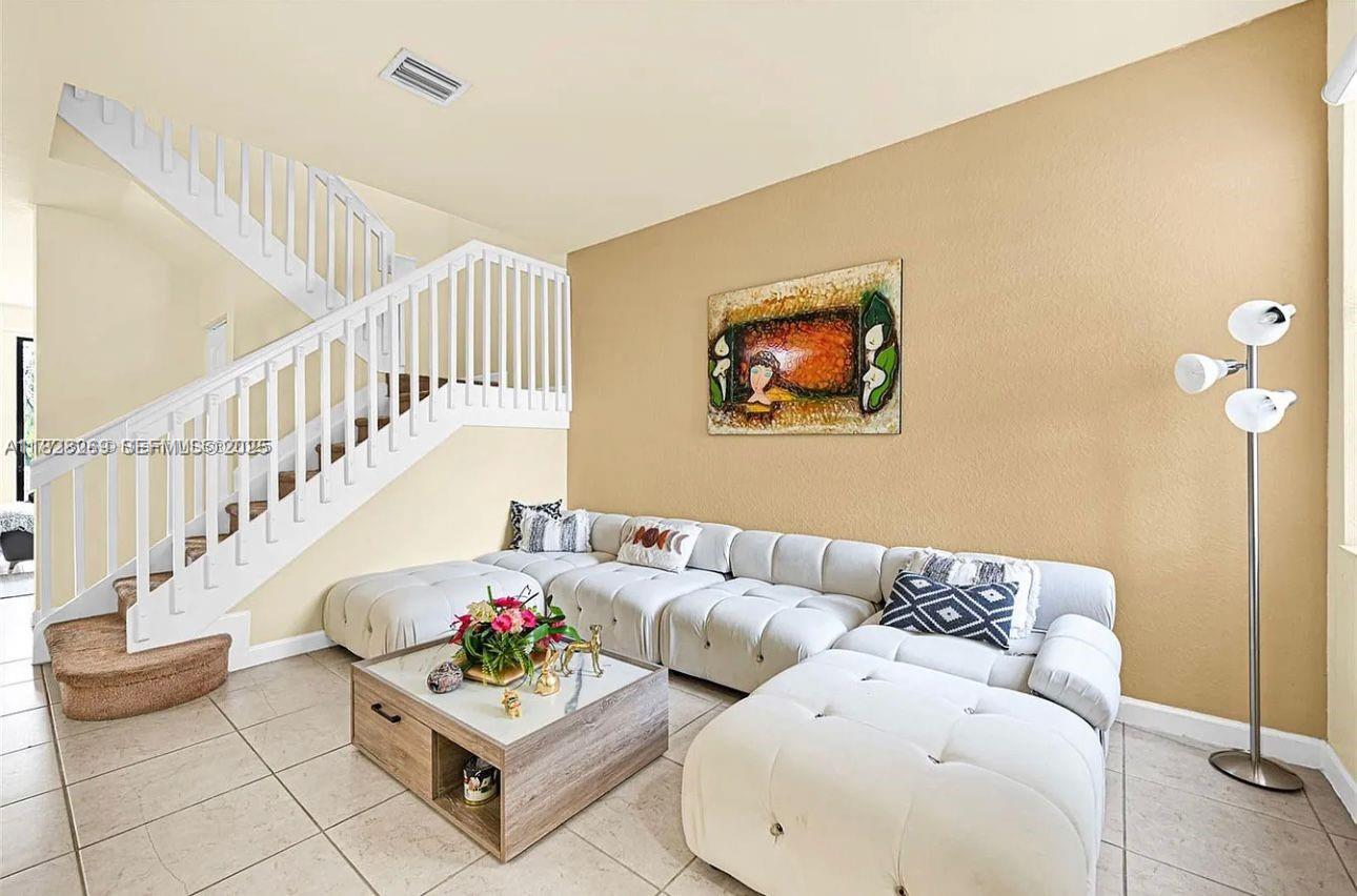 A11828269 Property Photo 4