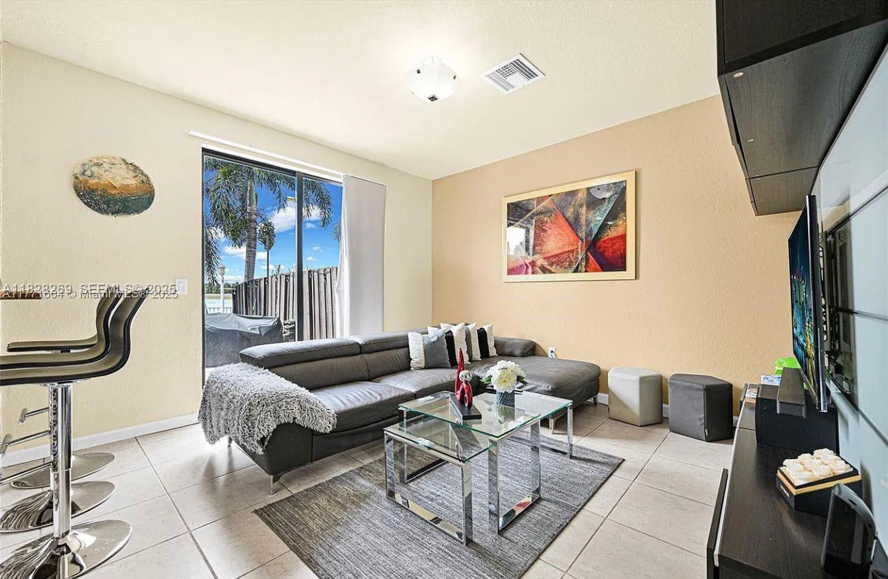 A11828269 Property Photo 5