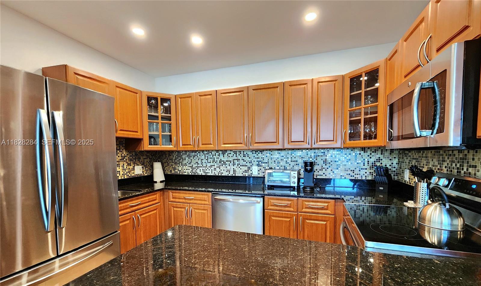 3505 S Ocean Drive 320 Property Photo 11