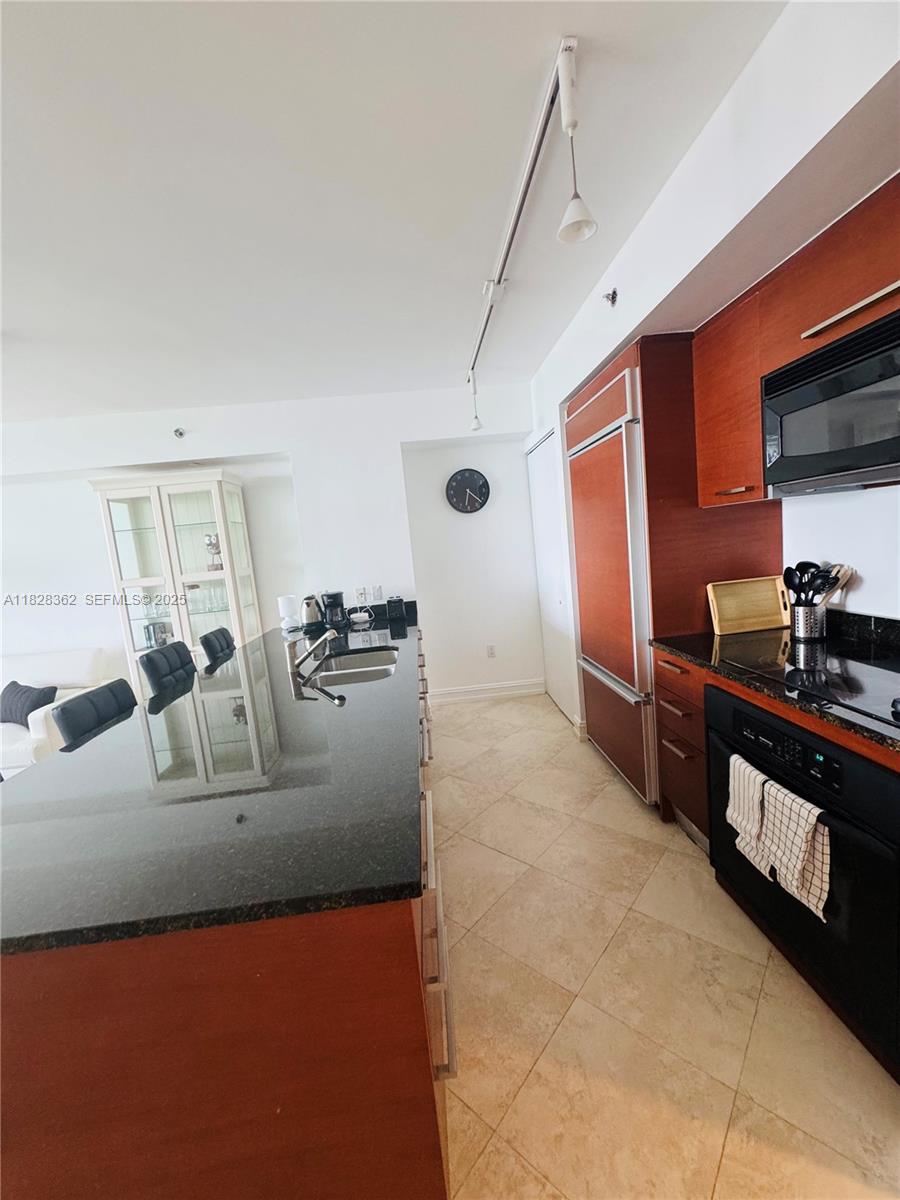 A11828362 Property Photo 15