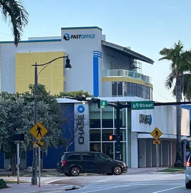 6930 Collins Avenue Co Working Office Property Photo 9