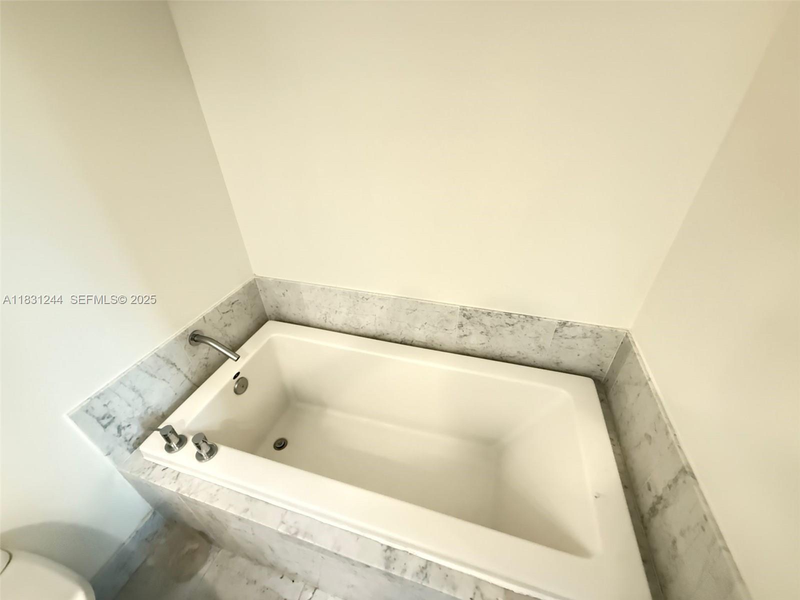 244 Biscayne Boulevard 908 Property Photo 6