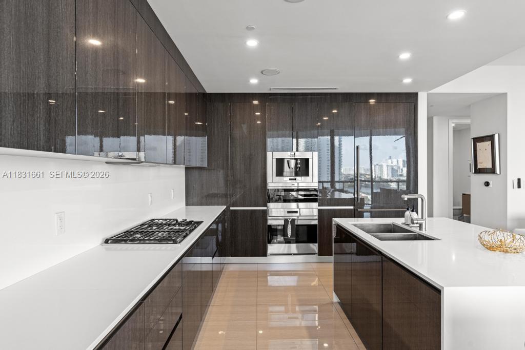 3250 Ne 188th Street 904 Property Photo 1