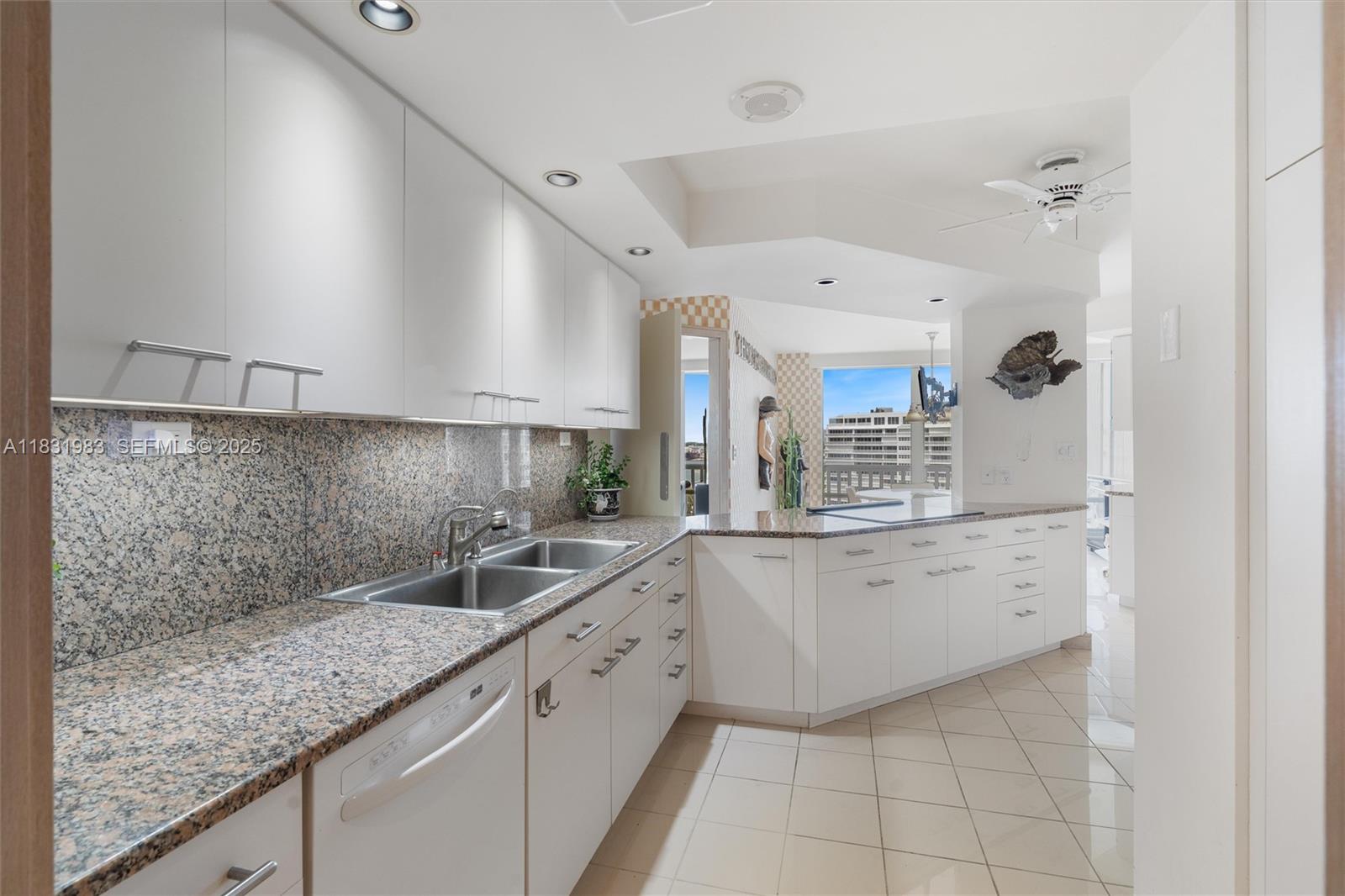 2200 S Ocean Lane 1501-2 Property Photo 15