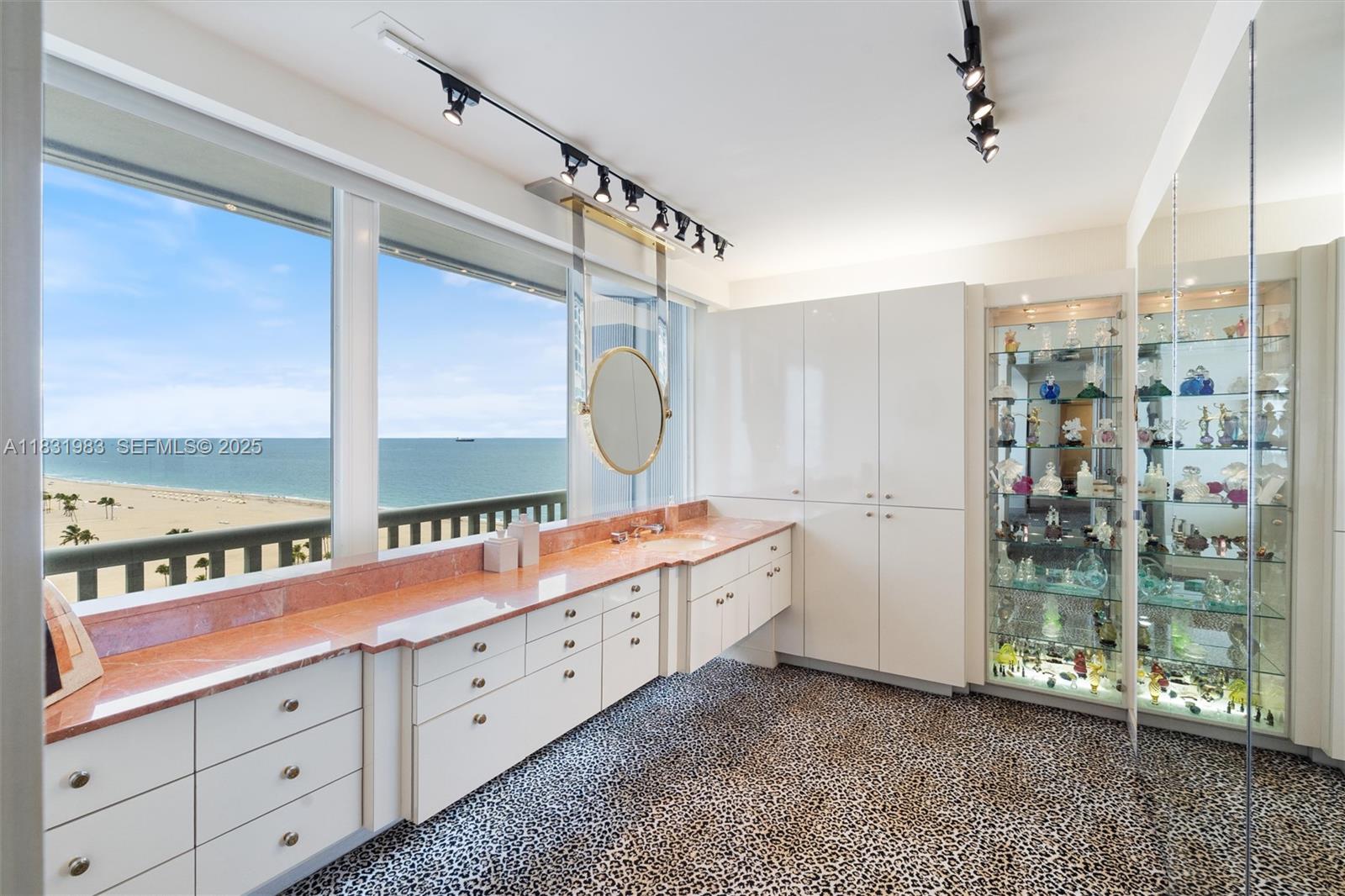 2200 S Ocean Lane 1501-2 Property Photo 27