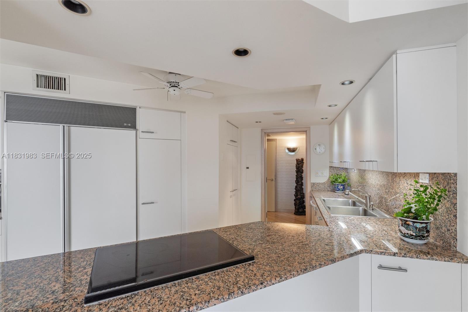 2200 S Ocean Lane 1501-2 Property Photo 18