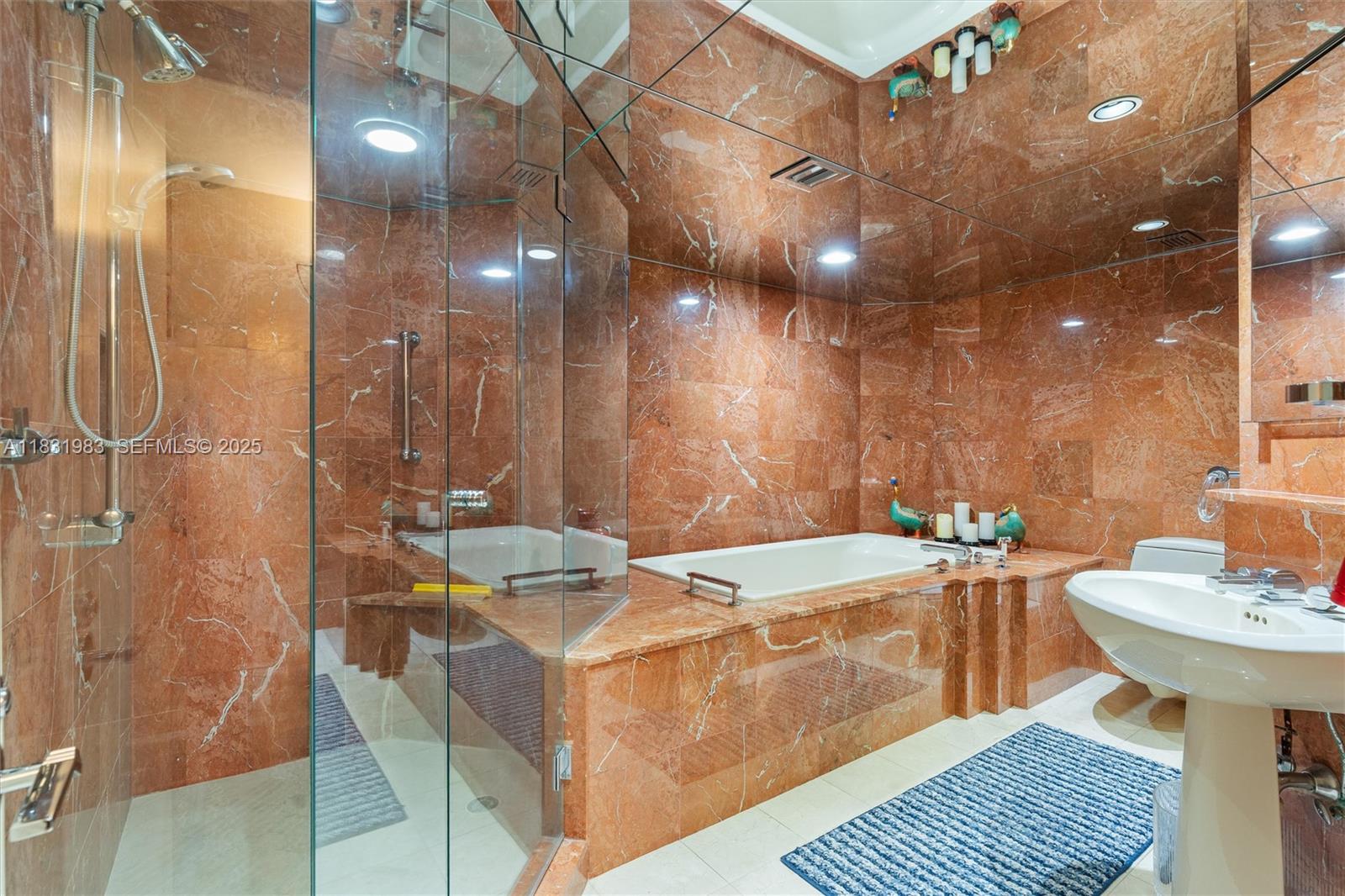 2200 S Ocean Lane 1501-2 Property Photo 28