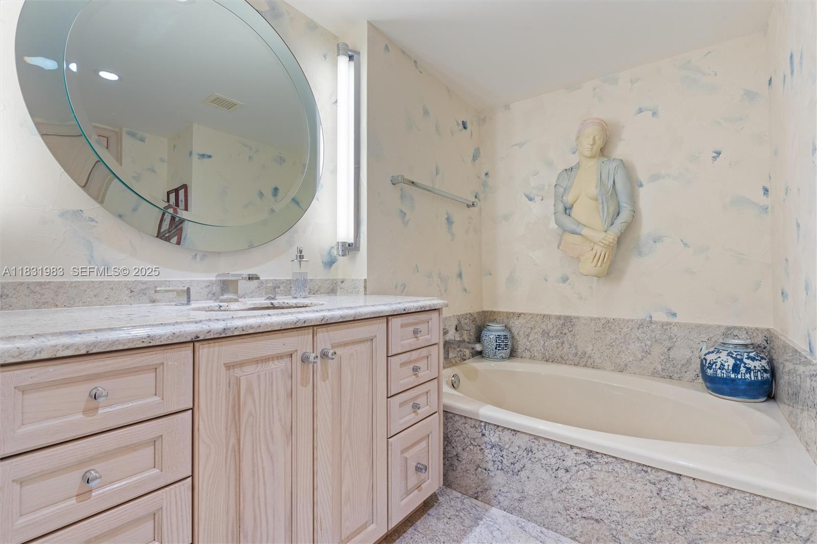 2200 S Ocean Lane 1501-2 Property Photo 39