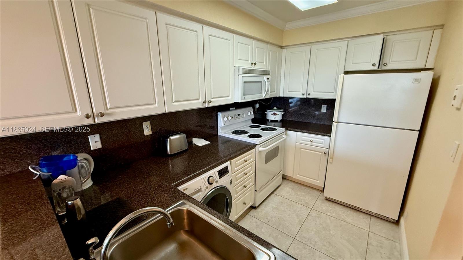 2501 S Ocean Drive 427 Property Photo 2
