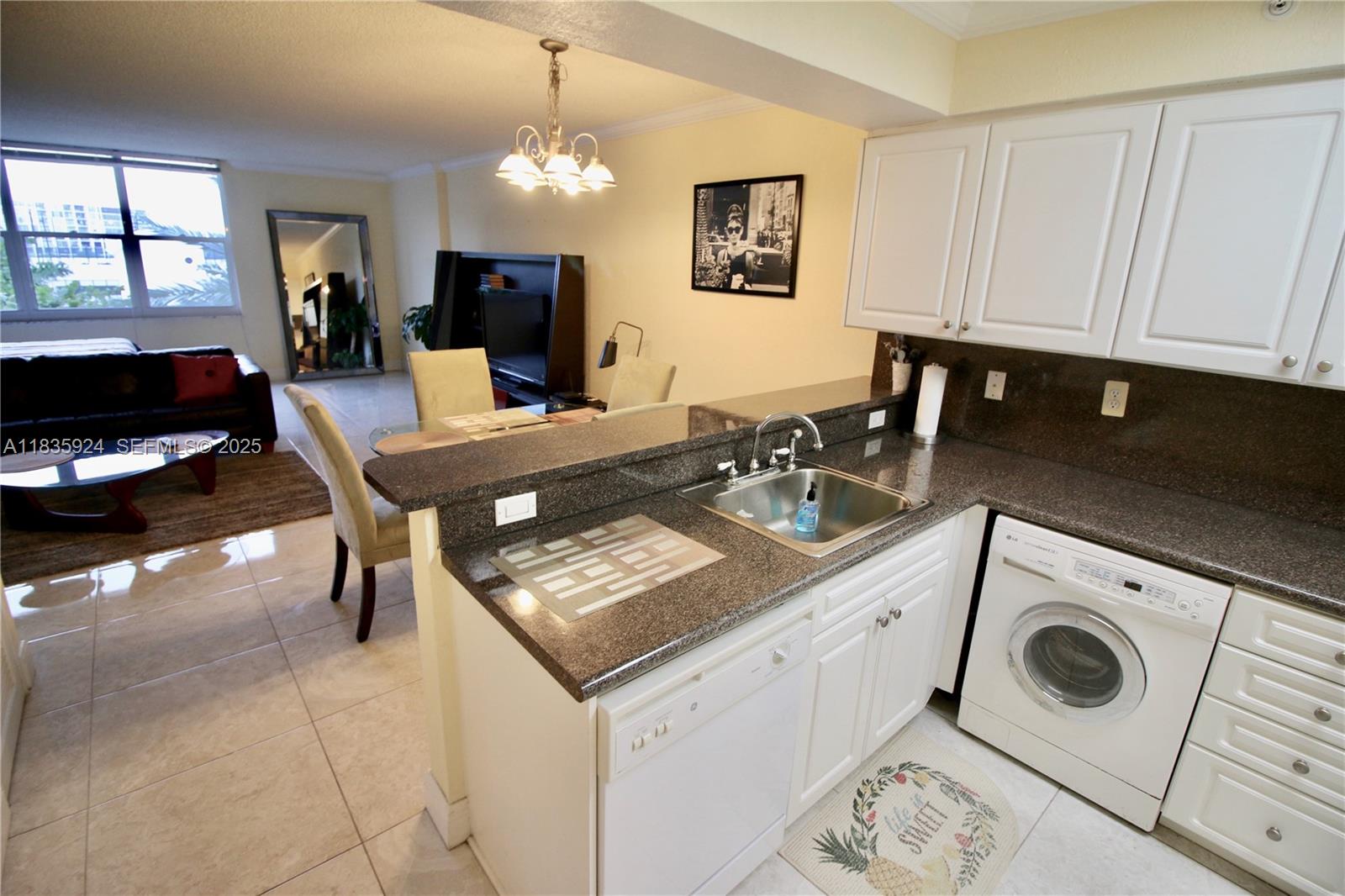 2501 S Ocean Drive 427 Property Photo 5