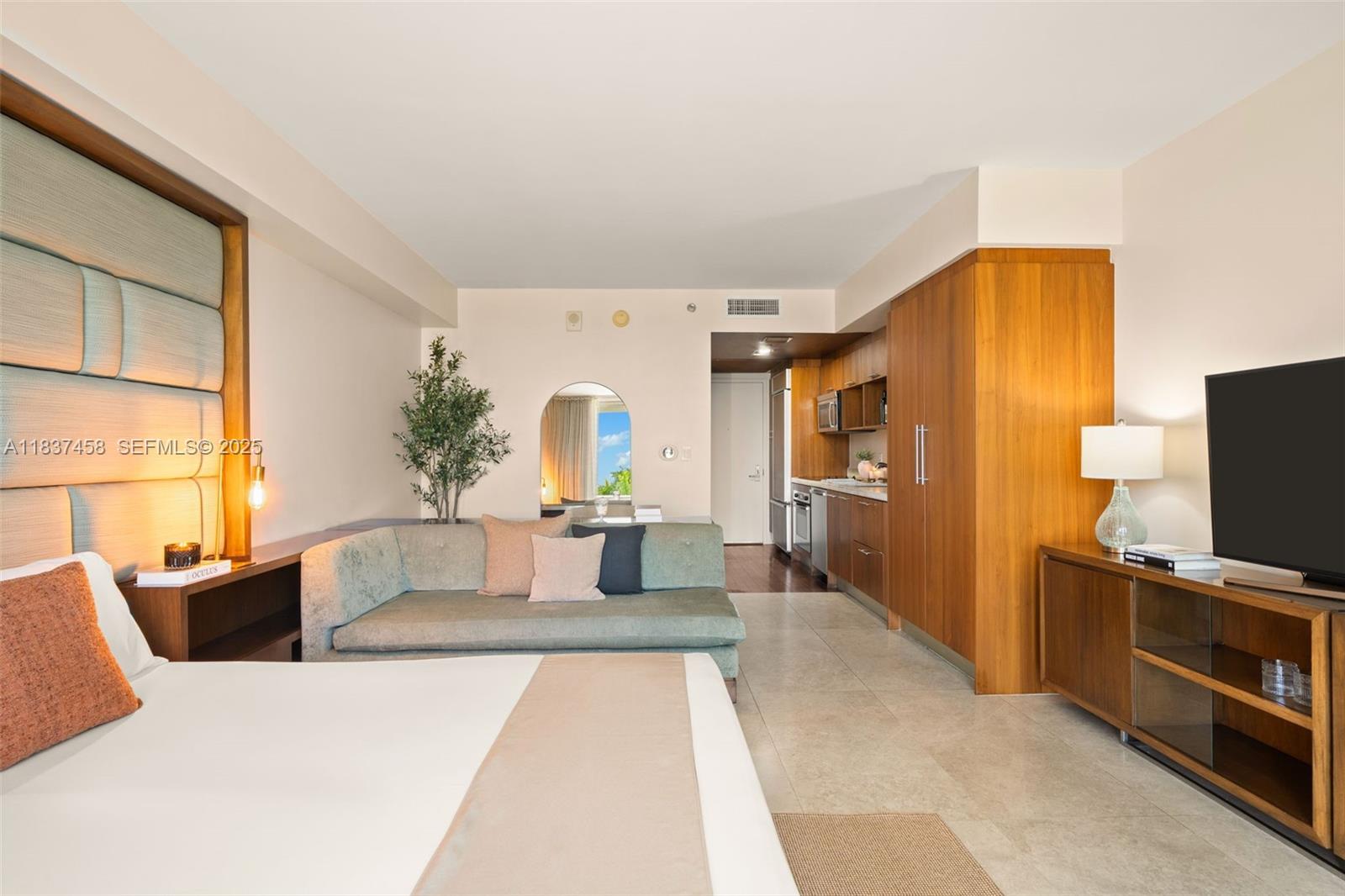 50 Biscayne Boulevard 411 Property Photo 2