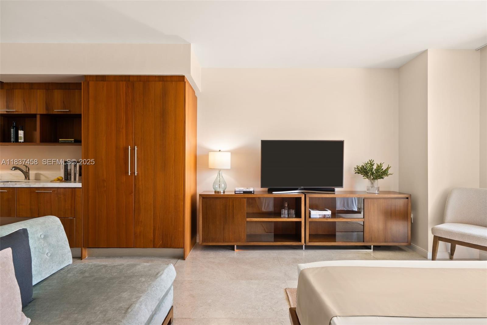 50 Biscayne Boulevard 411 Property Photo 3