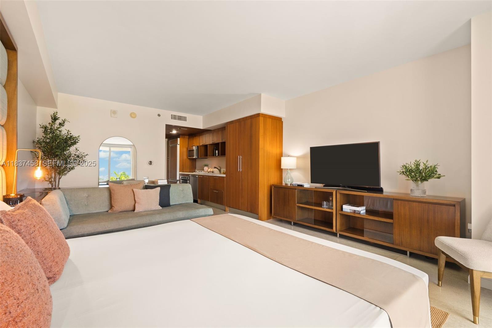 50 Biscayne Boulevard 411 Property Photo 4