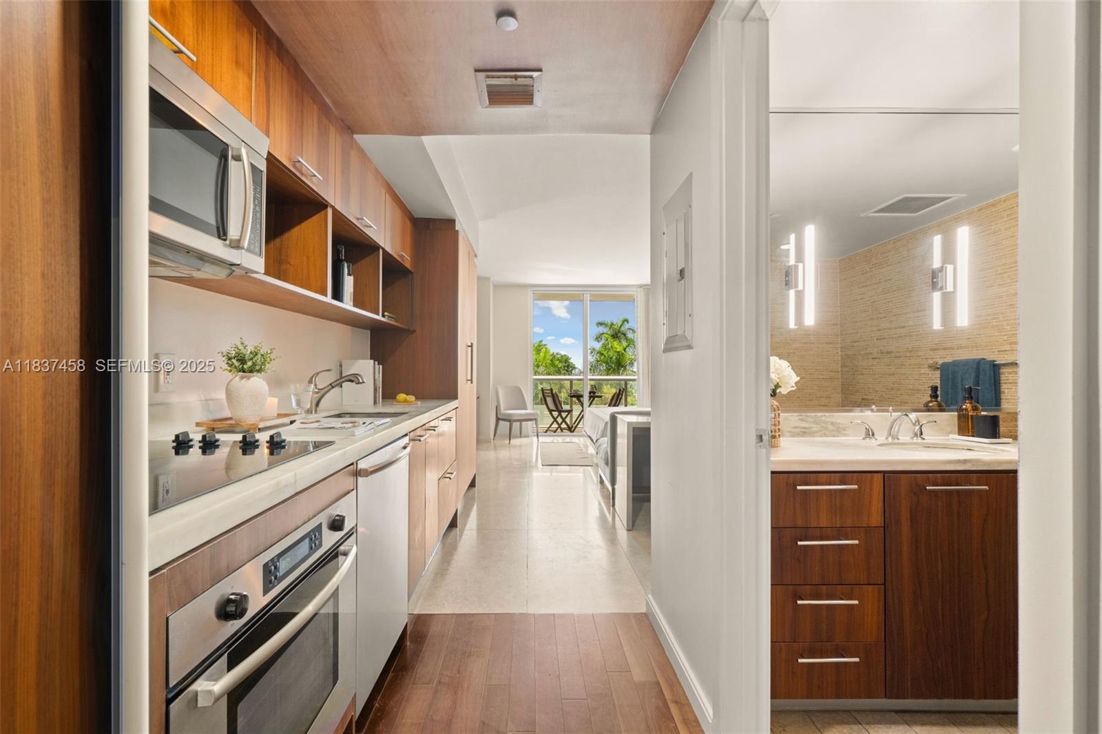 50 Biscayne Boulevard 411 Property Photo 12