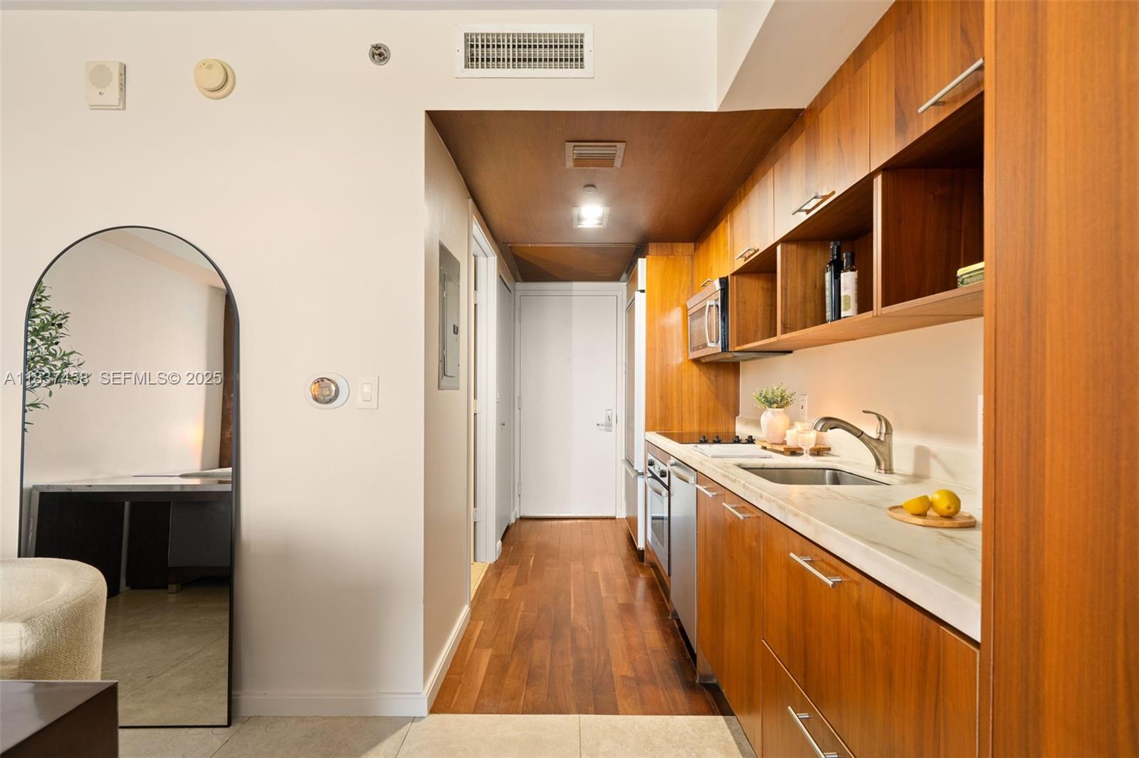 50 Biscayne Boulevard 411 Property Photo 13