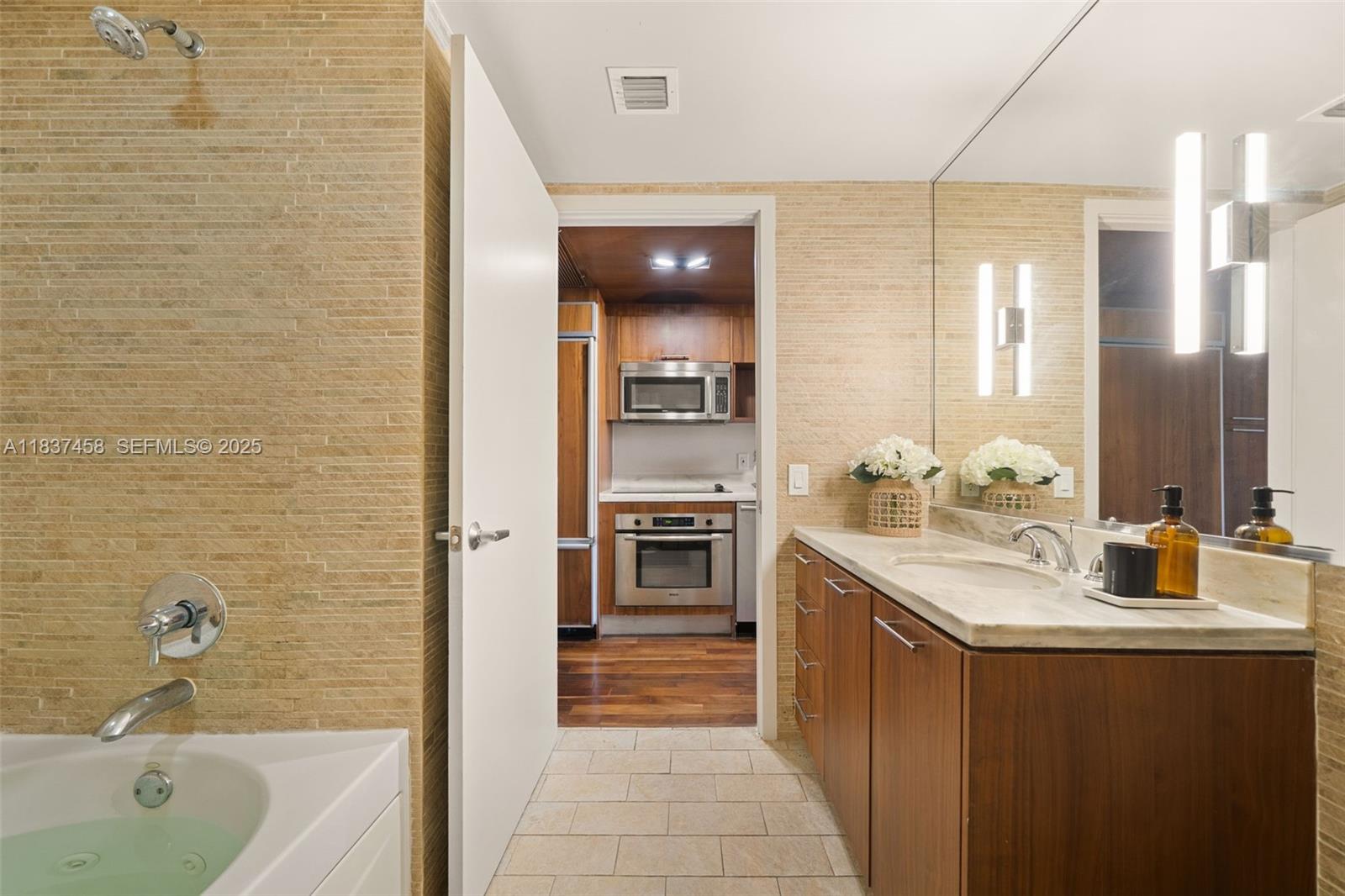 50 Biscayne Boulevard 411 Property Photo 16