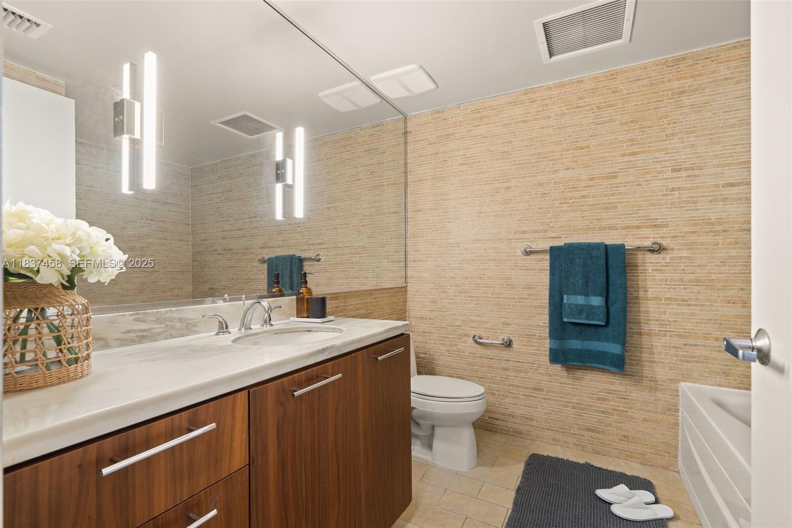 50 Biscayne Boulevard 411 Property Photo 17