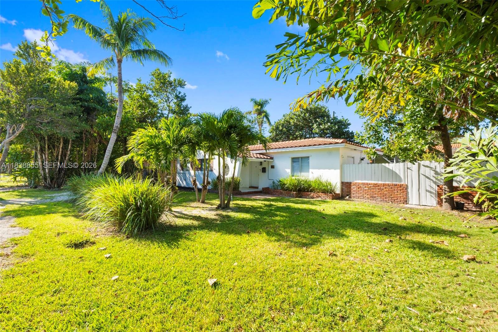 738 Fernwood Road