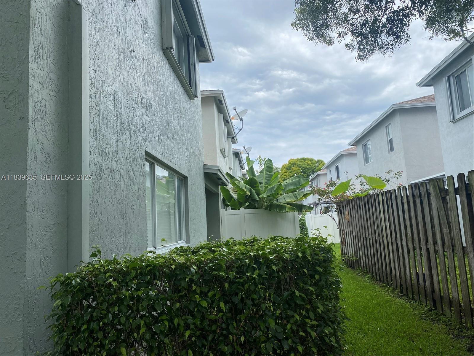 6006 Plum Place Property Photo 4