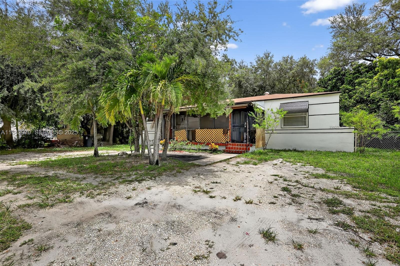 A11843970 Property Photo 2