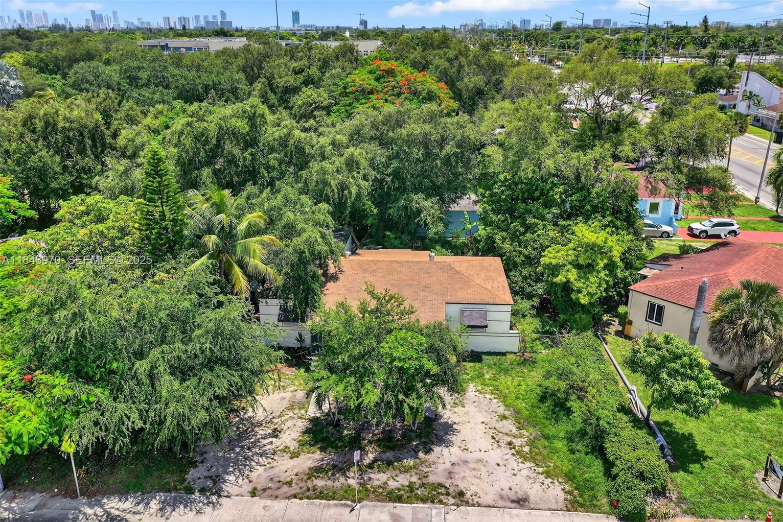 A11843970 Property Photo 12