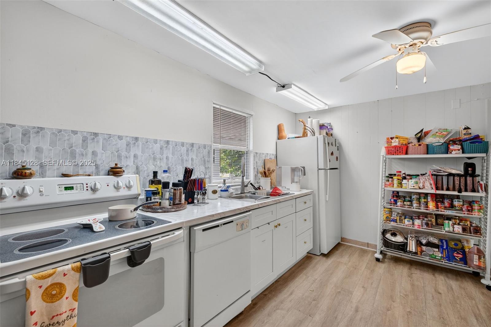 2430 Sw 53rd Street Property Photo 5