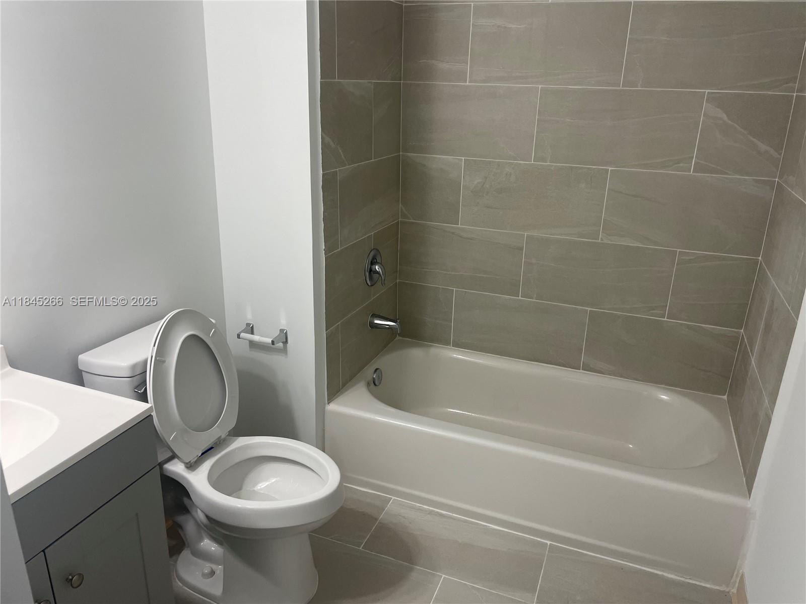 A11845266 Property Photo 16