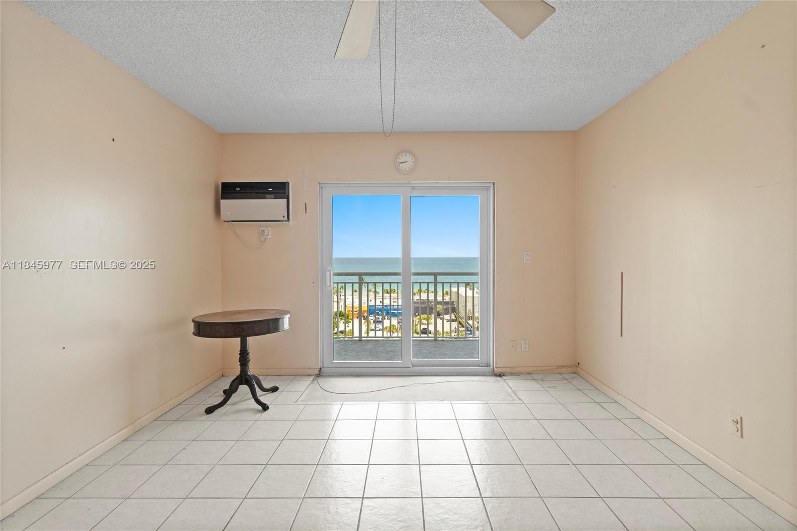 200 S Birch Road 1212 Property Photo 5