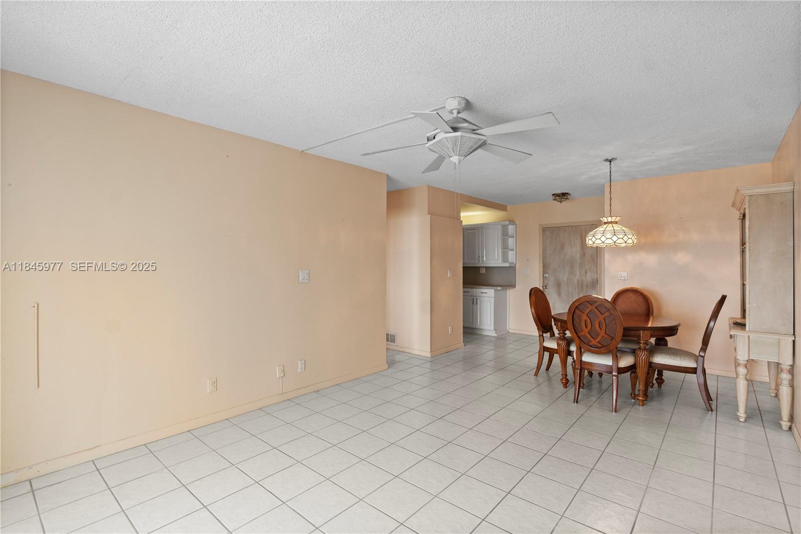 200 S Birch Road 1212 Property Photo 7