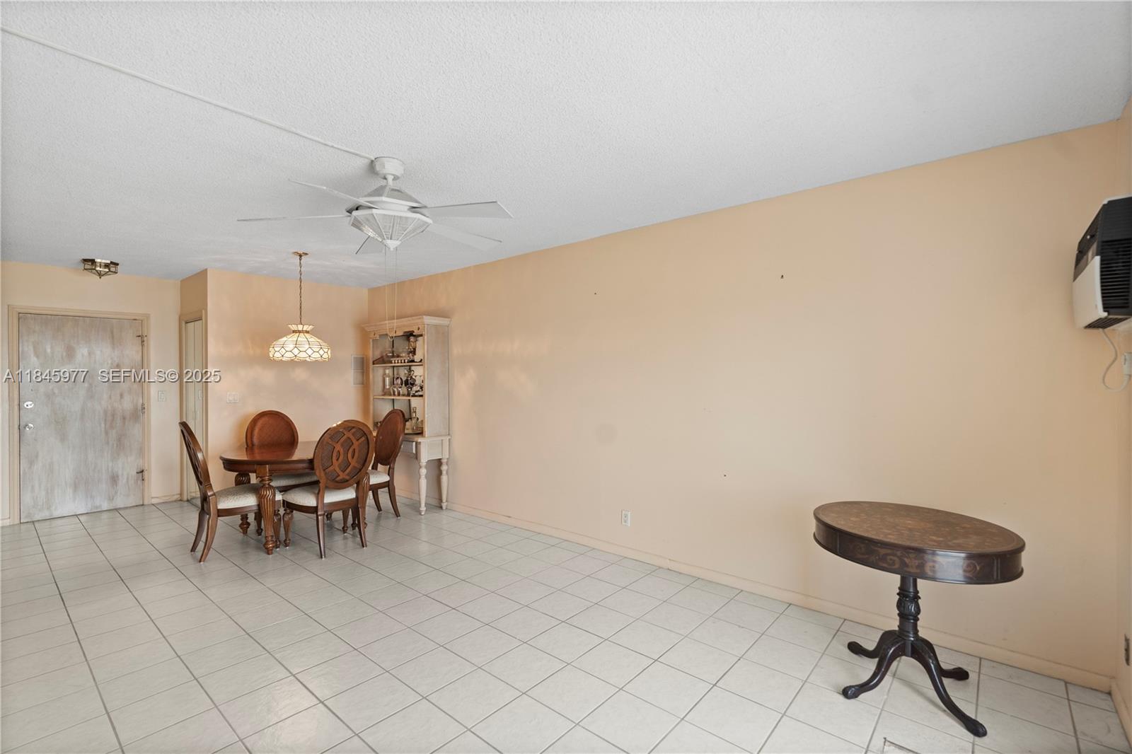 200 S Birch Road 1212 Property Photo 8