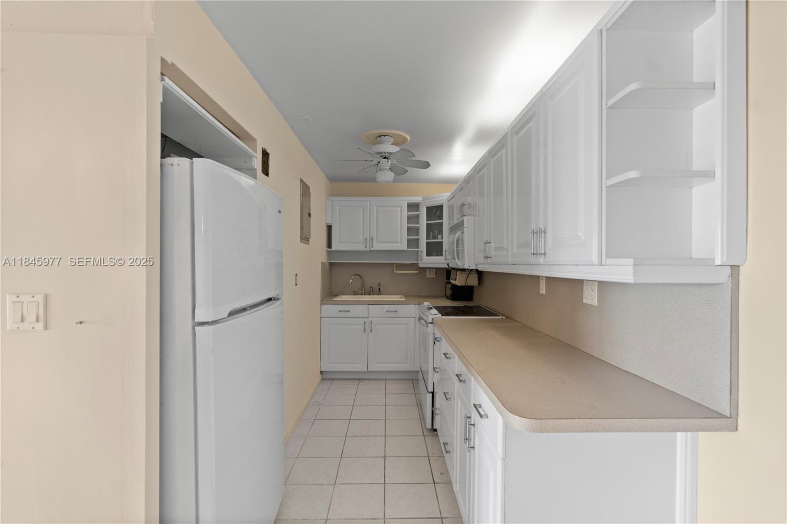 200 S Birch Road 1212 Property Photo 10