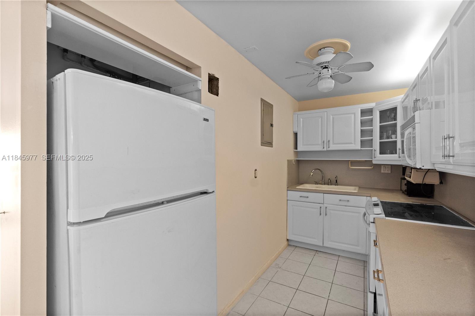 200 S Birch Road 1212 Property Photo 12