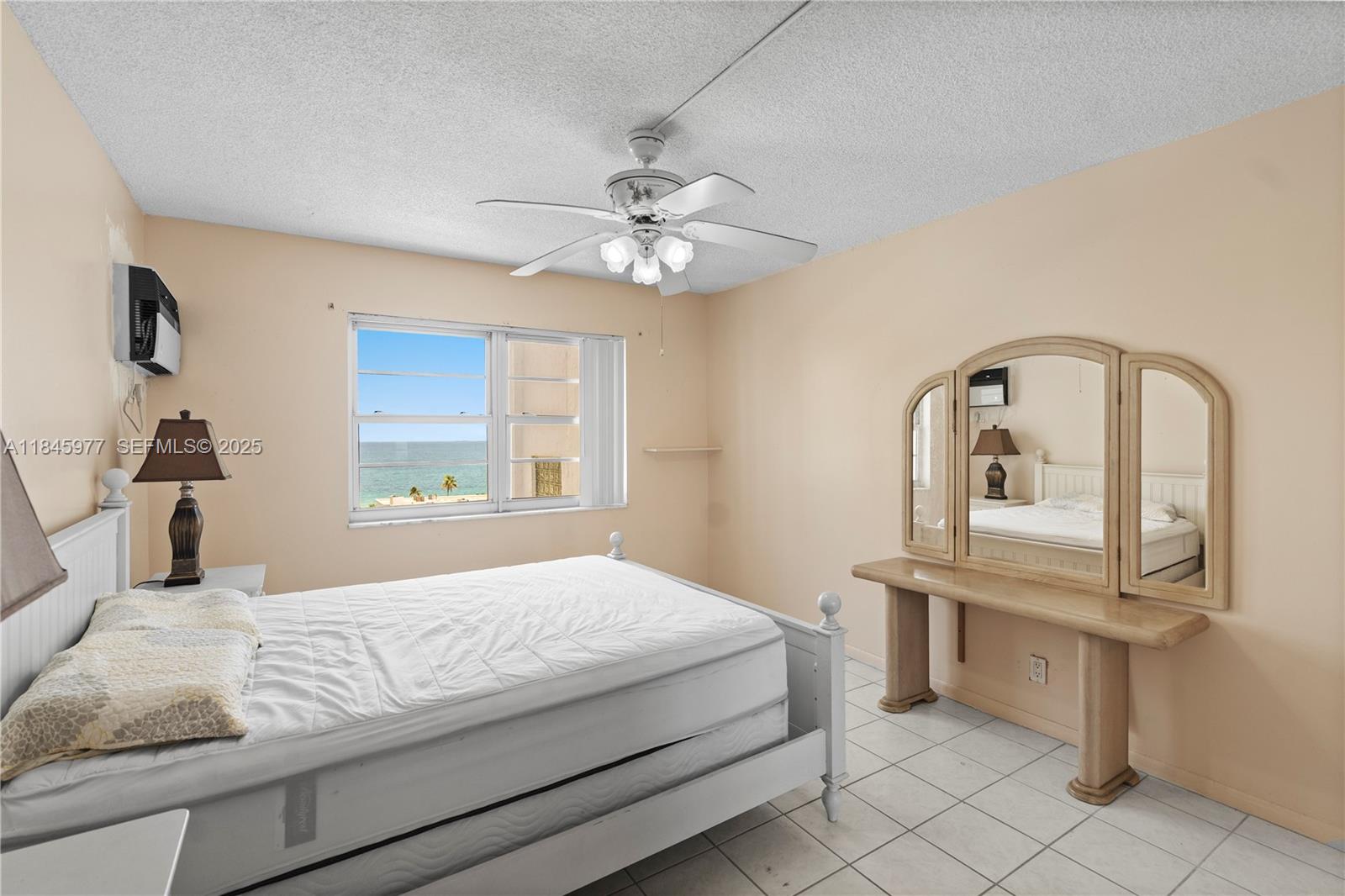 200 S Birch Road 1212 Property Photo 13